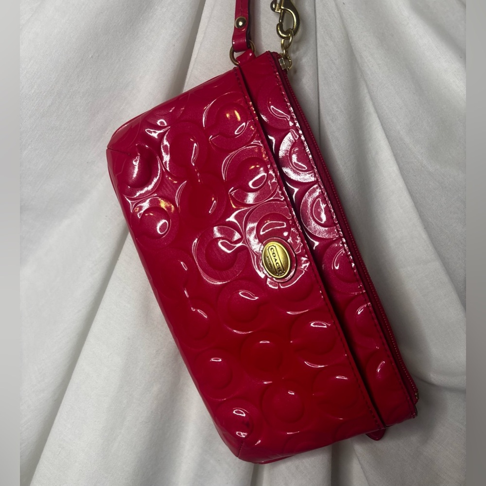 COACH Peyton Signature Embossed Patent Leather Hot Pink Wristlet Clutch Auth GUC - Picture 4 of 15